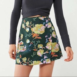 NWOT UO Floral Wrap Mini Skirt - XS - Green